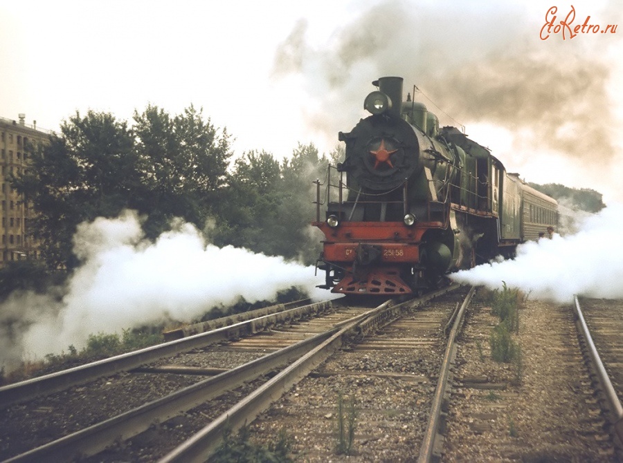 Железная дорога (поезда, паровозы, локомотивы, вагоны) - Паровоз Су251-58 с туристическим поездом на перегоне Черкизово-Лефортово,Москва.