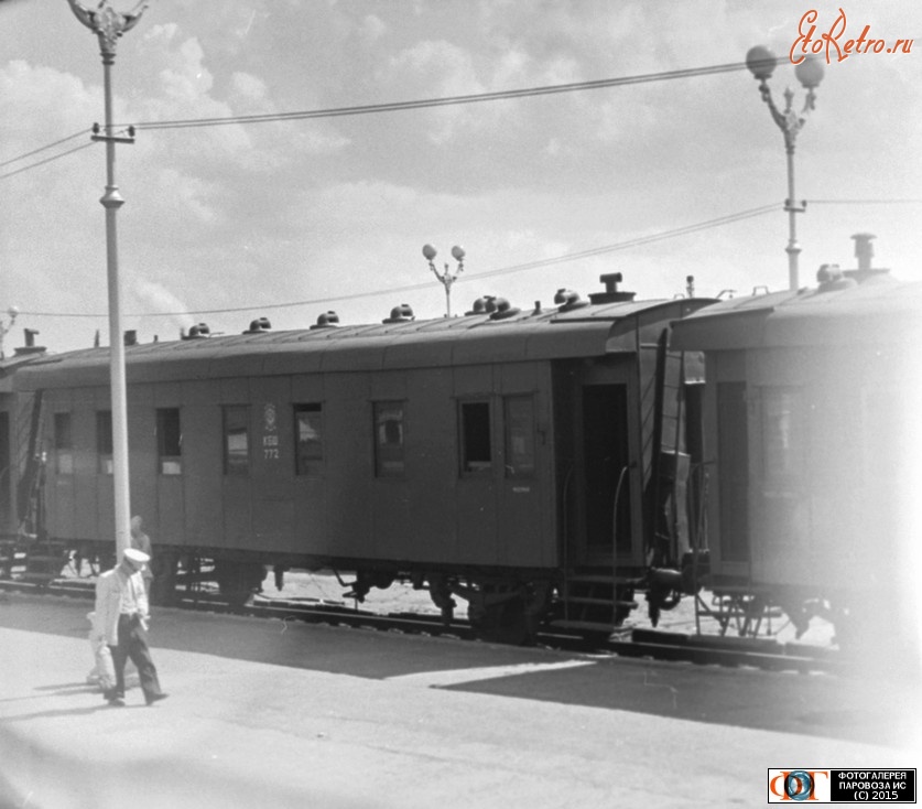 Железная дорога (поезда, паровозы, локомотивы, вагоны) - Пассажирский поезд на ст.Куйбышев,Самарская область. 1956г.