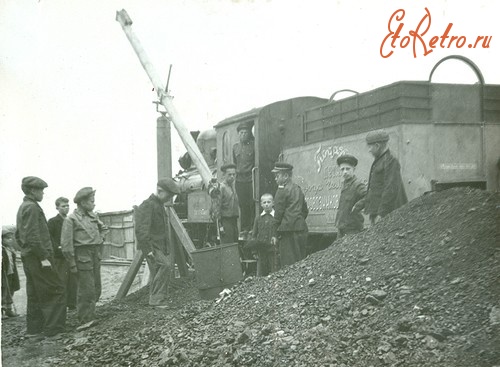 Железная дорога (поезда, паровозы, локомотивы, вагоны) - Загрузка угля в тендер  паровоза 159-626 Челябинской детской ж.д.