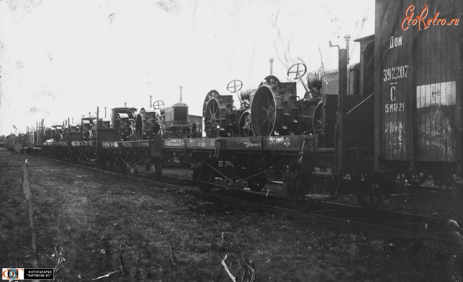 Железная дорога (поезда, паровозы, локомотивы, вагоны) - Американские трактора на платформах грузового поезда,линия Троицк-Орск,Челябинская область