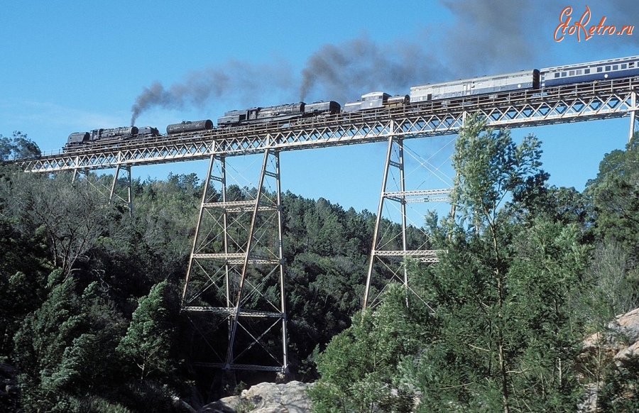 Железная дорога (поезда, паровозы, локомотивы, вагоны) - Паровозы системы Гаррат №2575 и №2351 с поездом на мосту через Maalgate River