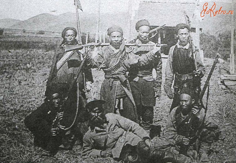 Железная дорога (поезда, паровозы, локомотивы, вагоны) - Китайские солдаты из охраны изыскательской  партии на  КВЖД,Маньчжурия