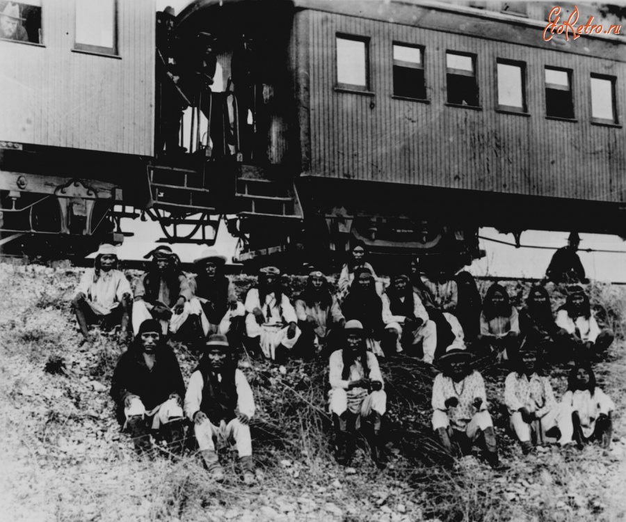 Железная дорога (поезда, паровозы, локомотивы, вагоны) - Индейцы апачи по пути в ссылку во Флориду на Южной Тихоокеанской ж.д.