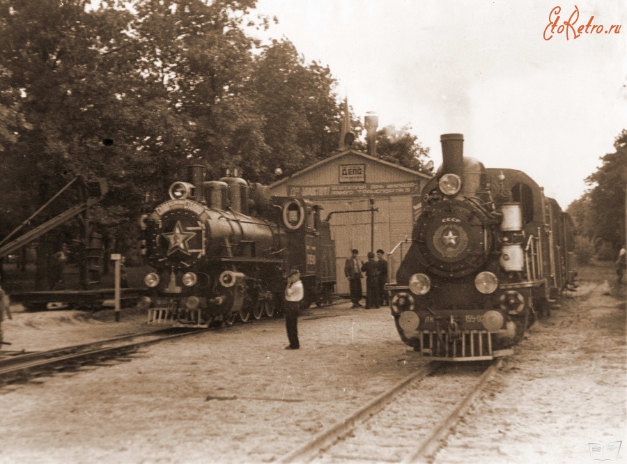 Железная дорога (поезда, паровозы, локомотивы, вагоны) - Паровозы ЛК-159-02 и ЛК-83-01(Yu83) около депо