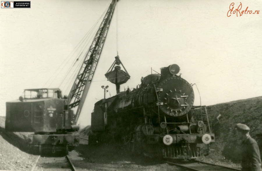 Железная дорога (поезда, паровозы, локомотивы, вагоны) - Экипировка углем паровоза ФД20-3130(?) в  депо Челябинск (?)