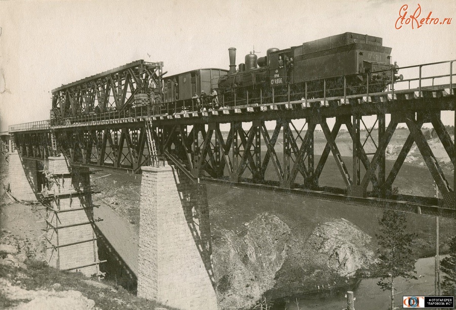 Железная дорога (поезда, паровозы, локомотивы, вагоны) - Провоз фермы для строящегося  Бруснянского моста паровозом  Ов-4956 с тендером  Ов-4211 по мосту через р.Каменка