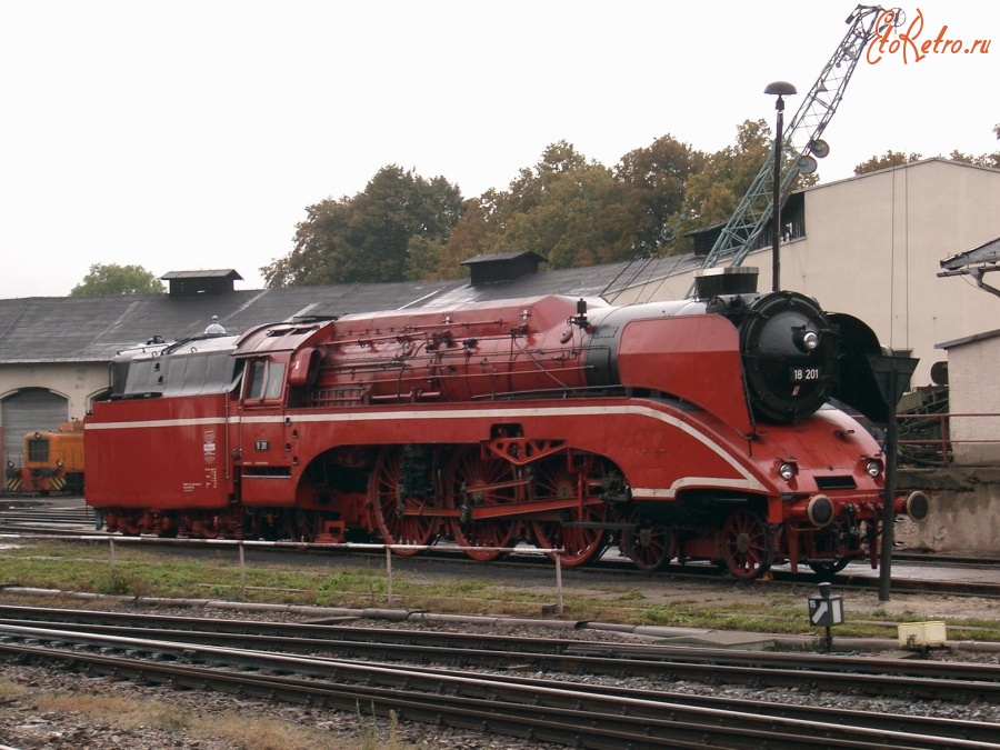 Железная дорога (поезда, паровозы, локомотивы, вагоны) - Пассажирский паровоз BR18 201 в красной ливрее