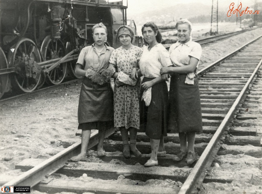 Железная дорога (поезда, паровозы, локомотивы, вагоны) - Девушки-путейцы из Восточного парка ст.Курган