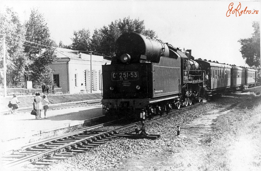 Железная дорога (поезда, паровозы, локомотивы, вагоны) - Паровоз Су251-53 с пригородным поездом на ст.Семилуки