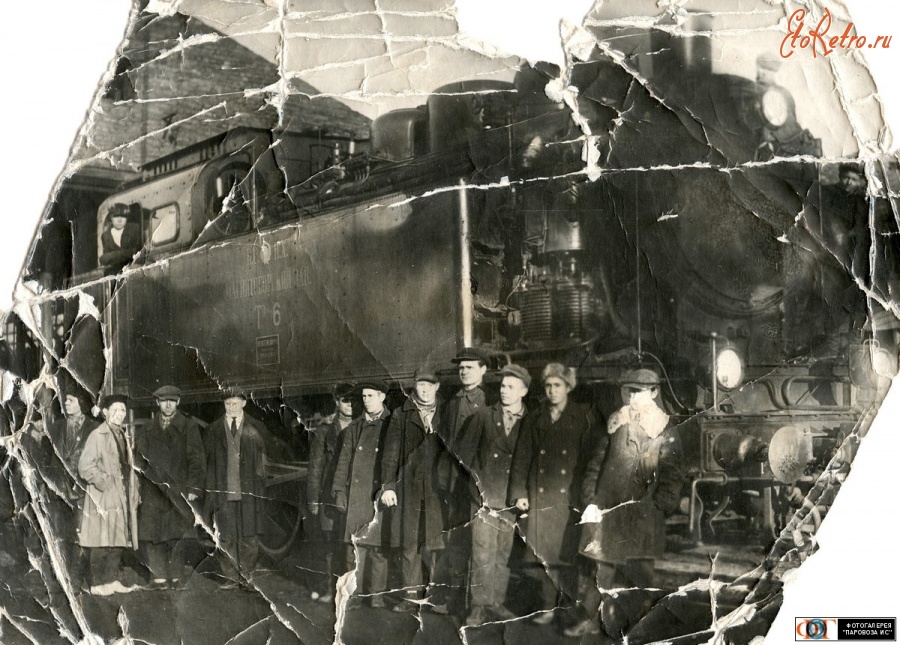 Железная дорога (поезда, паровозы, локомотивы, вагоны) - Памятное фото у паровоза Та-6