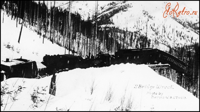 Железная дорога (поезда, паровозы, локомотивы, вагоны) - Снежная лавина разрушила эстакаду,пассажирский поезд едва успел избежать катастрофы