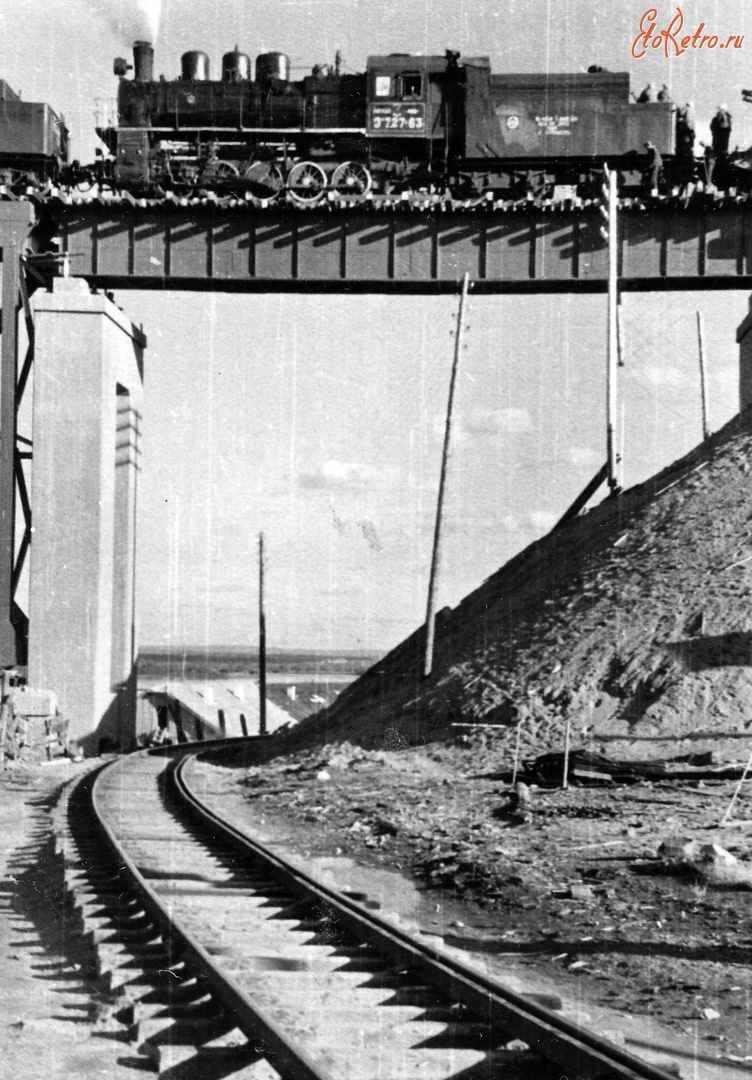Железная дорога (поезда, паровозы, локомотивы, вагоны) - Паровоз Эм727-63 на строительстве моста через Ангару