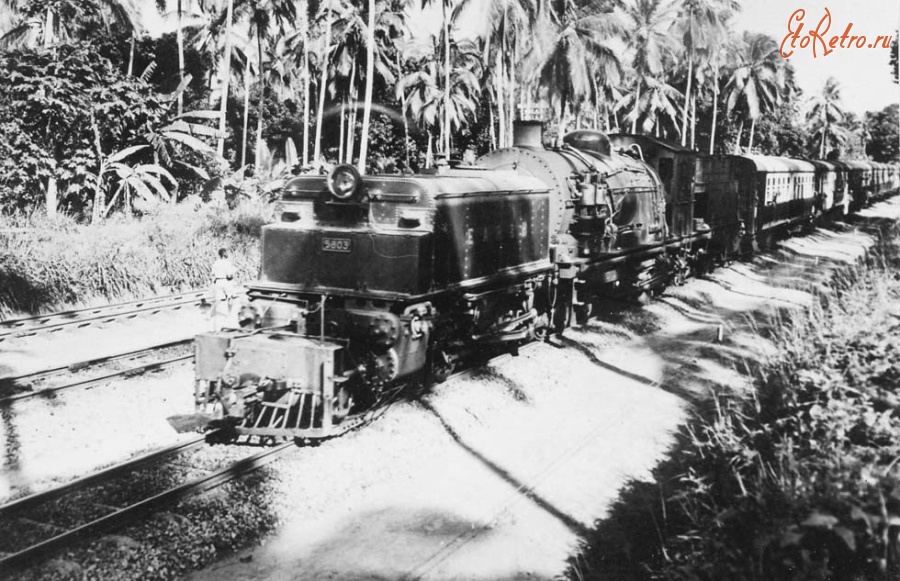 Железная дорога (поезда, паровозы, локомотивы, вагоны) - Паровоз №5803 системы Гаррат с поездом Момбаса-Кампала