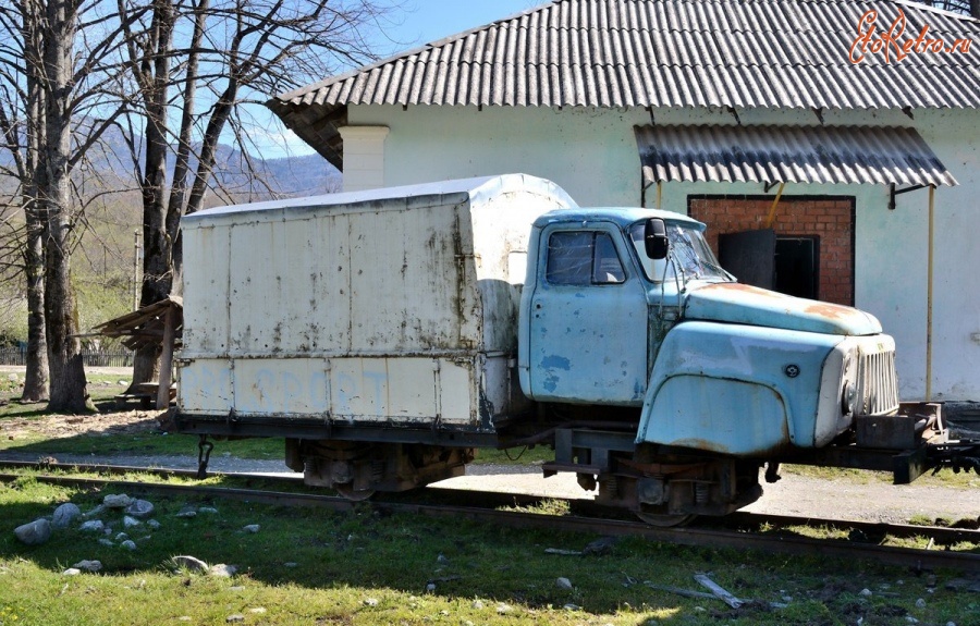 Железная дорога (поезда, паровозы, локомотивы, вагоны) - Автомобиль-хлебовозка ГАЗ-53 на железнодорожном ходу