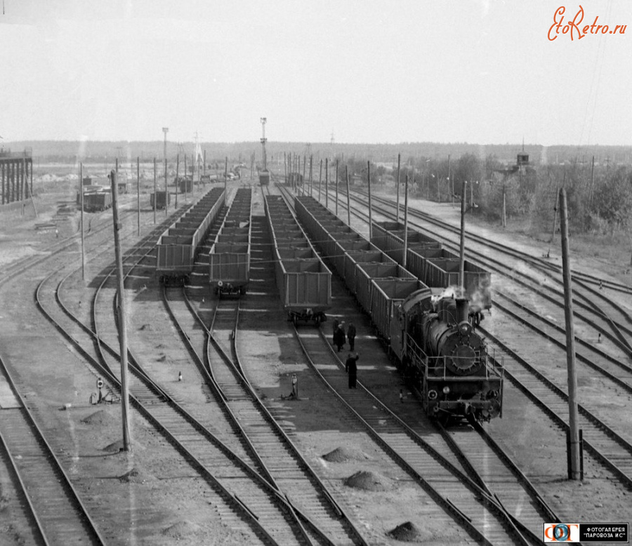 Железная дорога (поезда, паровозы, локомотивы, вагоны) - Паровоз серии Э с составом полувагонов