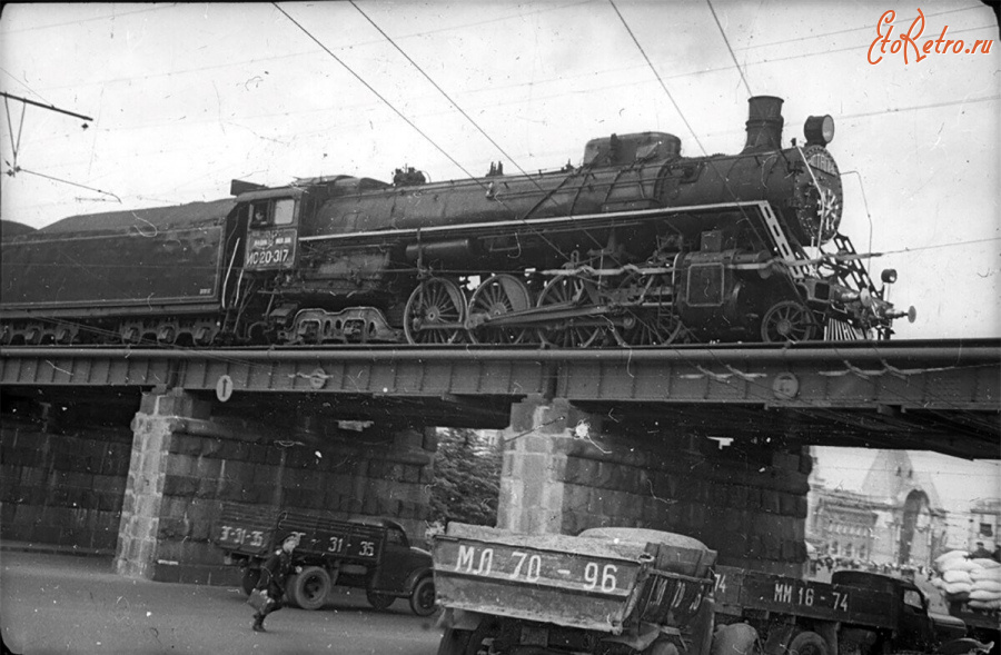 Железная дорога (поезда, паровозы, локомотивы, вагоны) - Паровоз ИС20-317 на Каланчевском путепроводе