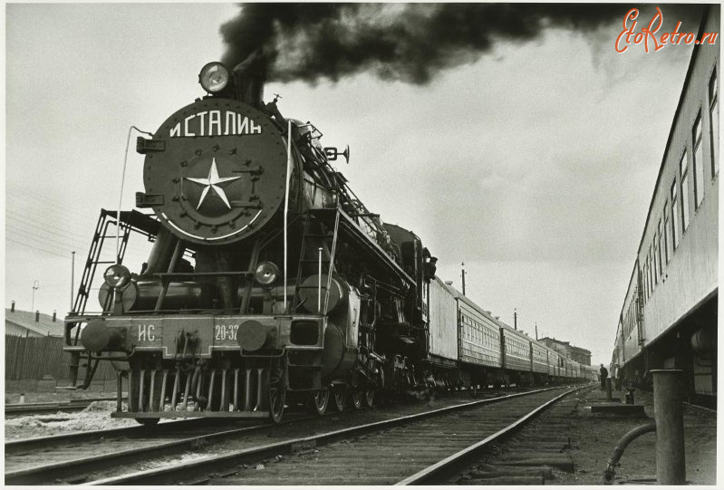 Железная дорога (поезда, паровозы, локомотивы, вагоны) - Паровоз ИС20-320 с поездом