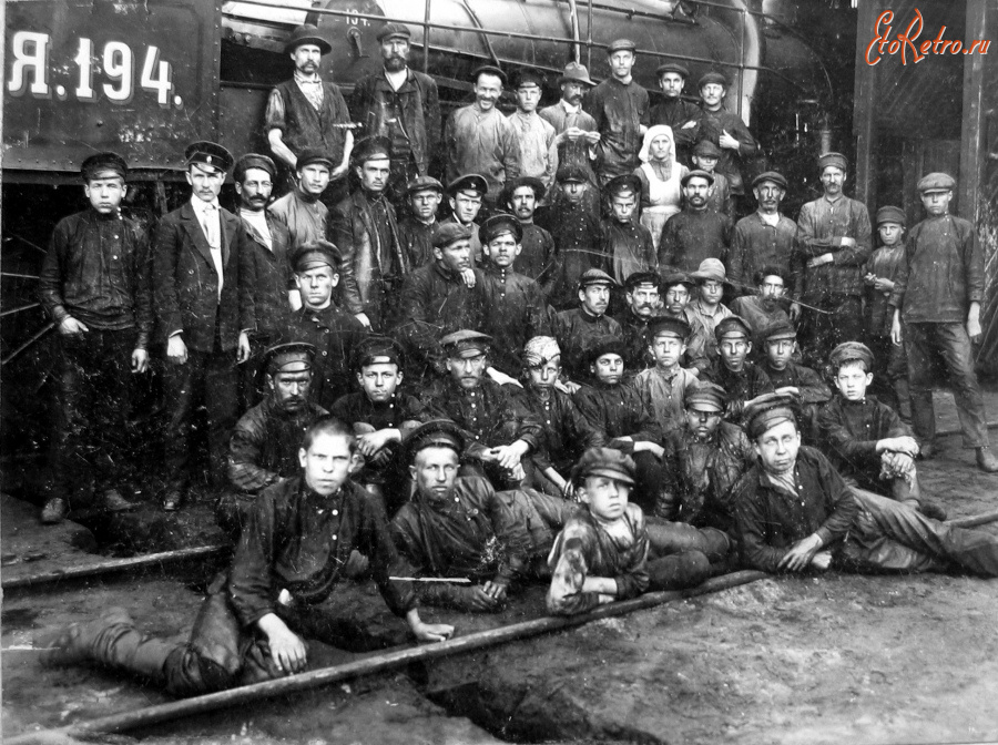 Железная дорога (поезда, паровозы, локомотивы, вагоны) - Работники депо Вологда и паровоз Я.194