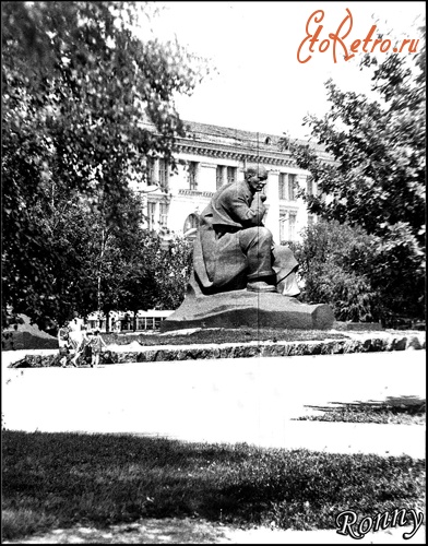 Минск - Памятник Якубу Коласу