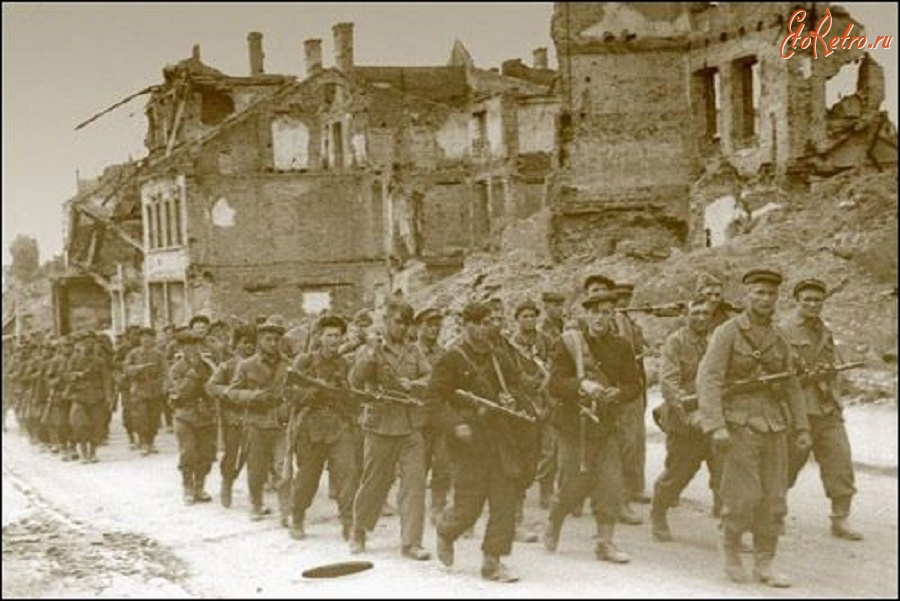 Минск - Партизаны Минского соединения входят в освобожденную столицу БССР, июль 1944 г.