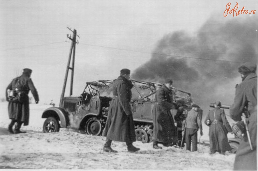 Войны (боевые действия) - Немцы возле горящего тягача