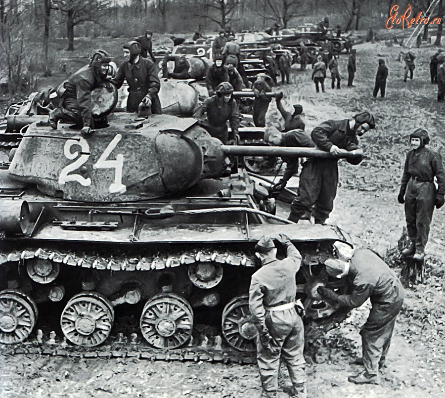 Войны (боевые действия) - Советские танкисты осваивают новые танки КВ-1С