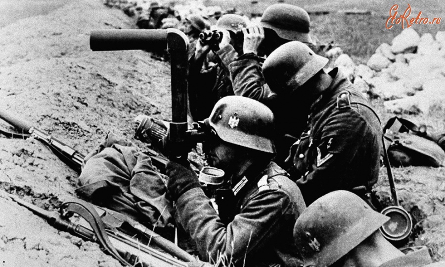 Войны (боевые действия) - Немецкие пехотинцы следят за передвижением противника