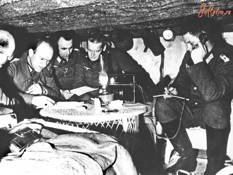 Войны (боевые действия) - Группа немецких штабных офицеров за разработкой плана боевых действий