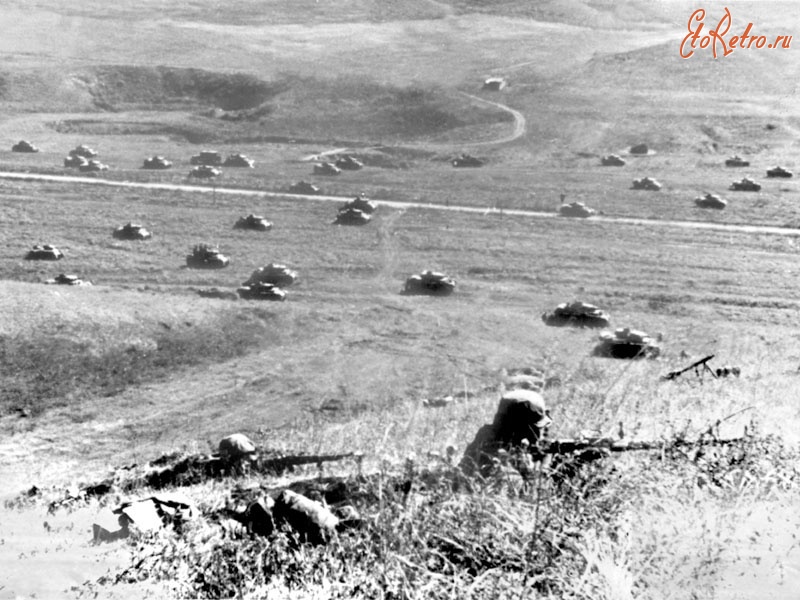 Войны (боевые действия) - Немецкие танки в предгорьях Кавказа у Моздока
