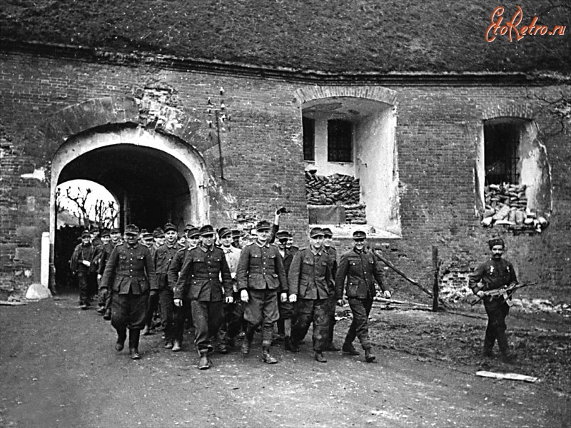 Войны (боевые действия) - Конвоирование немецких военнопленных. Прибалтика,