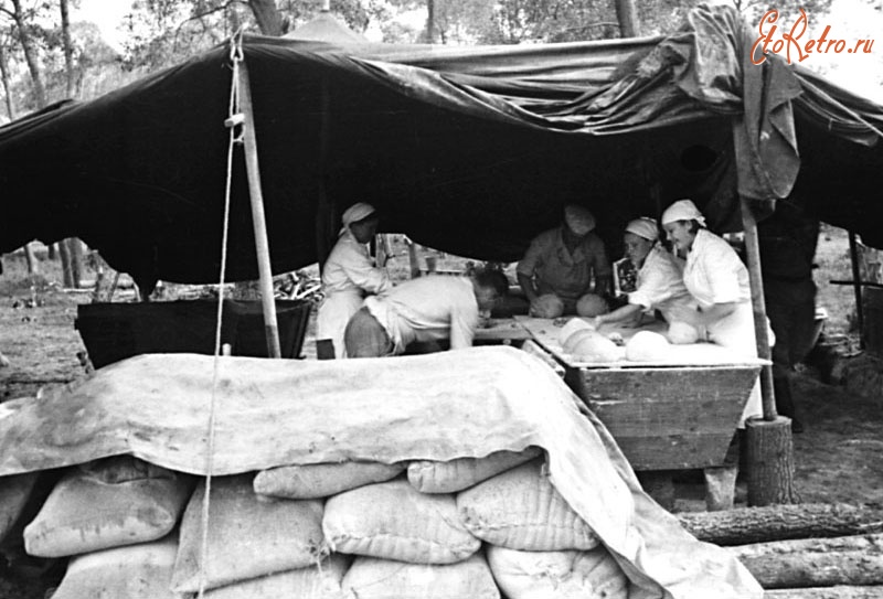 Войны (боевые действия) - Армейская полевая пекарня. Степной фронт.