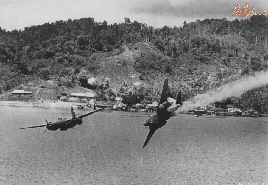 Войны (боевые действия) - Американский бомбардировщик Дуглас А-20G-25 сбитый японской зенитной артиллерией.
