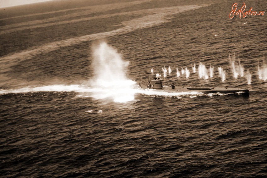Войны (боевые действия) - Немецкая подлодка U118 под огнем американских торпедоносцев-бомбардировщиков 