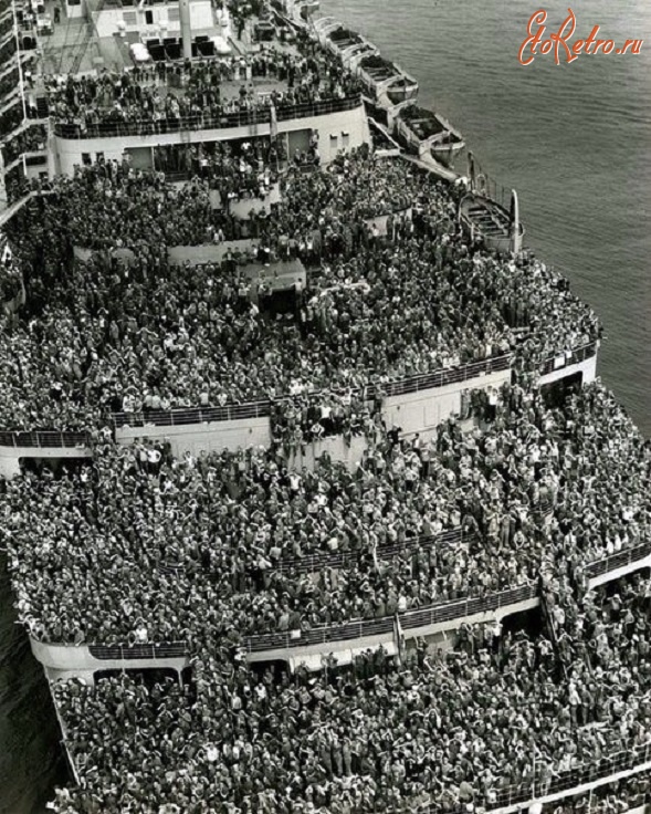 Корабли - Корабль «Queen Elizabeth», прибывший в Нью-Йоркскую гавань