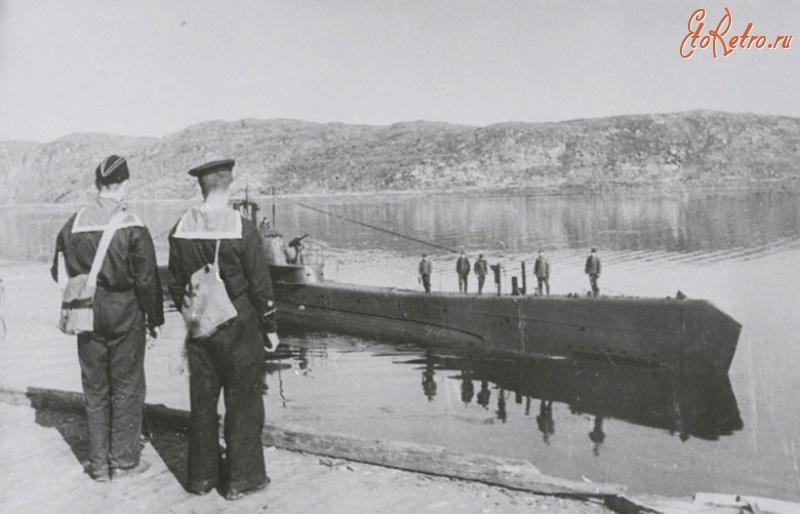 Корабли - Подводная лодка Северного флота, имеющая на своем боевом счету семь потопленных вражеских судов, возвращается на базу