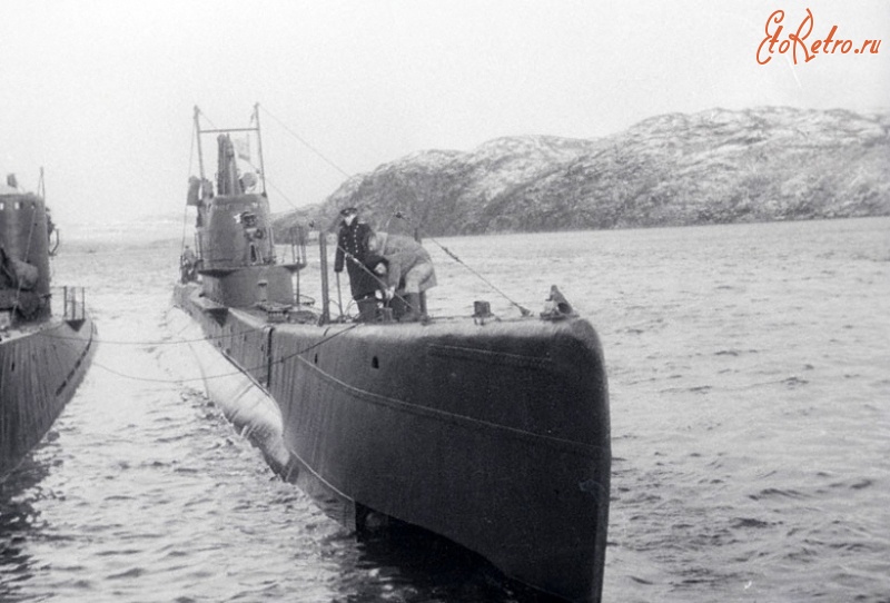 Корабли - Гвардейская подводная лодка Северного флота «Щ-402» возвращается из боевого похода