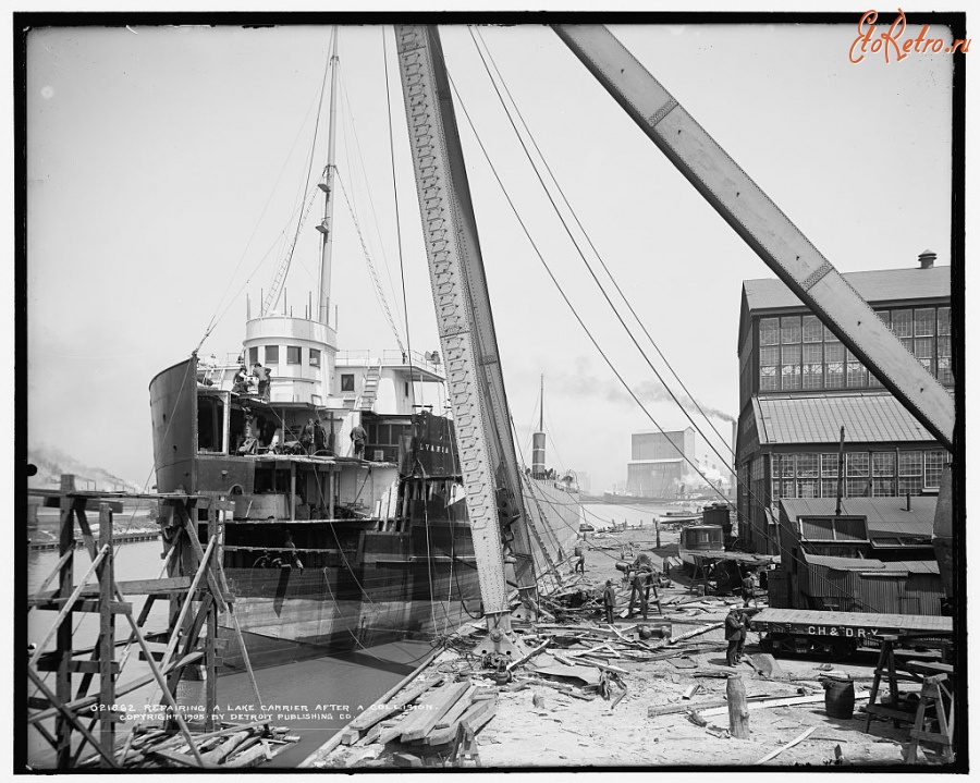 Корабли - Озёрное грузовое судно Сильвания после столкновения со скалой