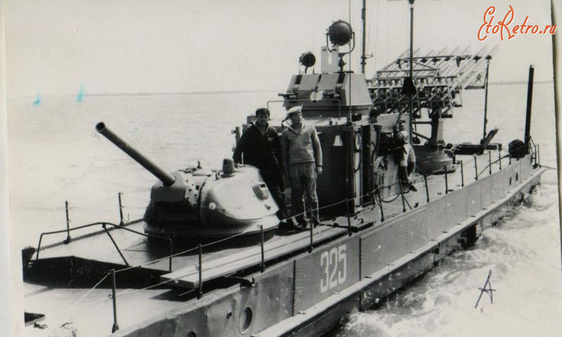 Корабли - Речной бронекатер проекта 1124 с установкой 