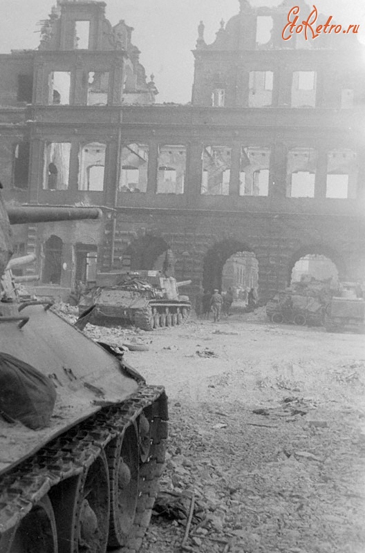 Гданьск - Советские танки на улицах Гданьска (Данцига)