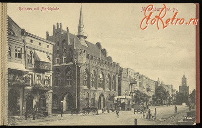 Мальборк - Мальборк.  Rathaus mit Markplatz.