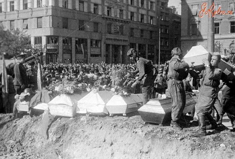 Белград - Похороны советских и югославских воинов в Белграде