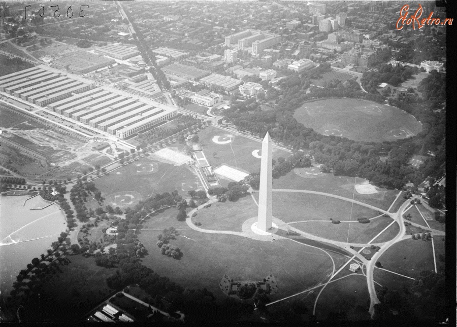 Вашингтон - Washington Monument. Grounds viewed from air. США , Вашингтон (округ Колумбия)