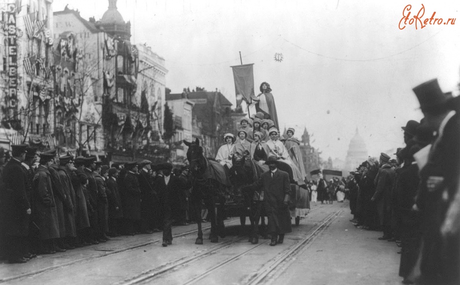 Вашингтон - Толпы зрителей во время парада на Пенсильвания-авеню, 3 марта 1913 года США , Вашингтон (округ Колумбия)