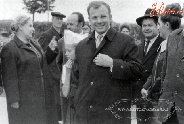 Рязань - Гагарин с семьей в Рязани.