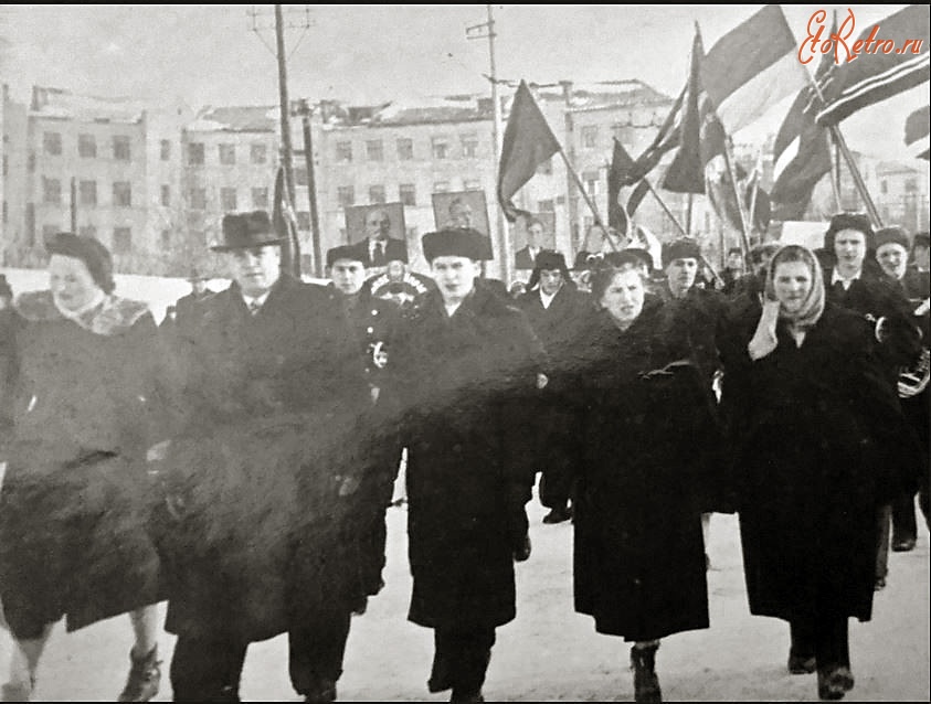 Рязань - Рязань. Работники троллейбусного депо на демонстрации 7-го Ноября.