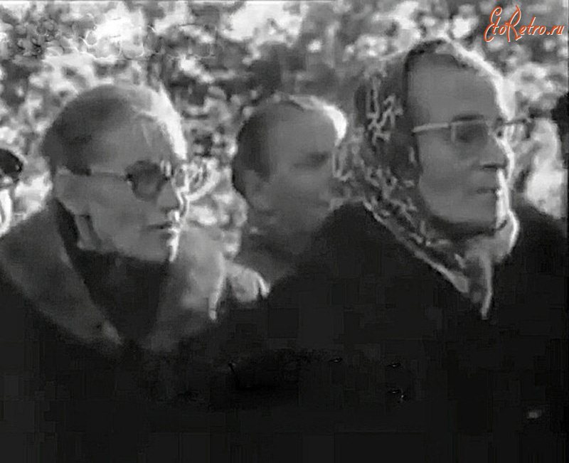 Рязань - Рязань, Сестры Сергея Есенина на открытии его памятника в Рязани / 2 октября 1975 года.