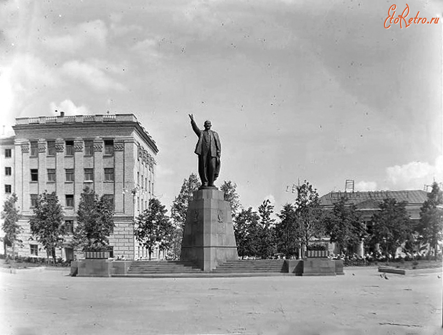 Рязань - Памятник В.И. Ленину на площади его имени.