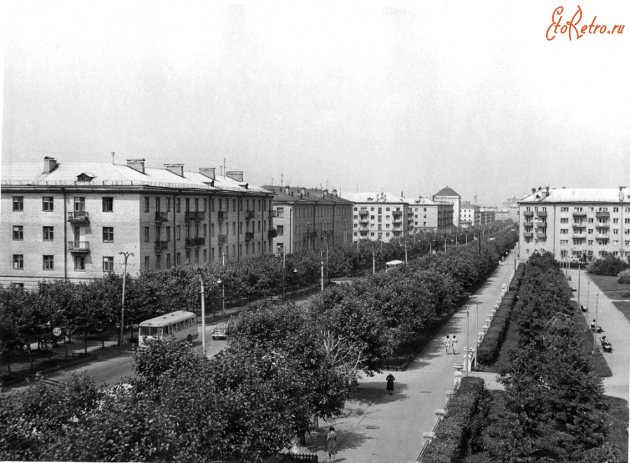 Рязань - Улица Циолковского, справа сквер у лампового завода.