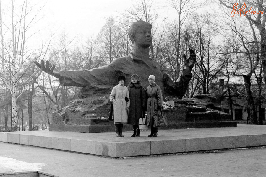 Рязань - Памятник С. Есенину на Трубежной набережной