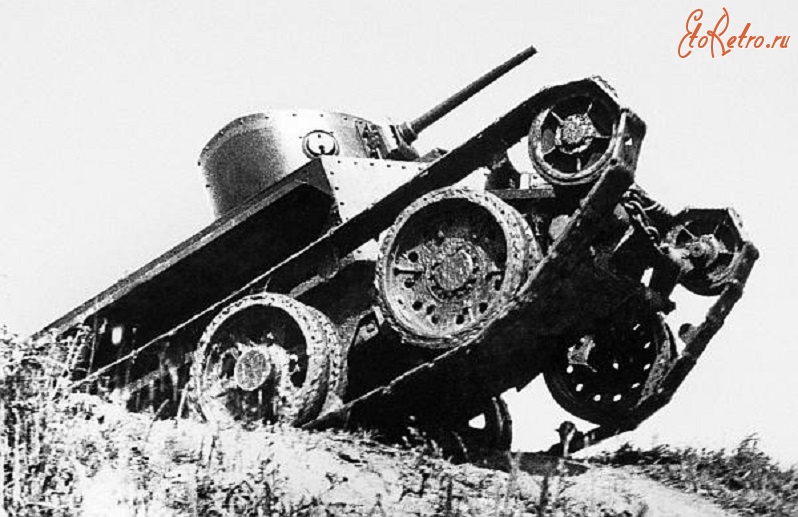 Военная техника - Колесно-гусеничный танк БТ-2. 1932 год